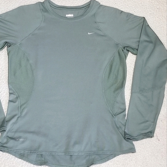 NikeFit Dry Stretchy Fitted Sage Green Vented  Base Layer Top- Nike+ Size Small - Picture 3 of 11
